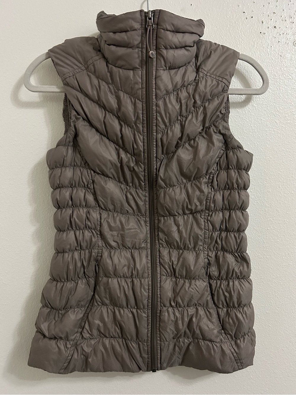 Athleta lightweight goose down puffer vest